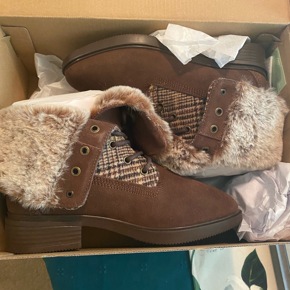 Skechers Tenley Plaid Out Boots Size 5.5